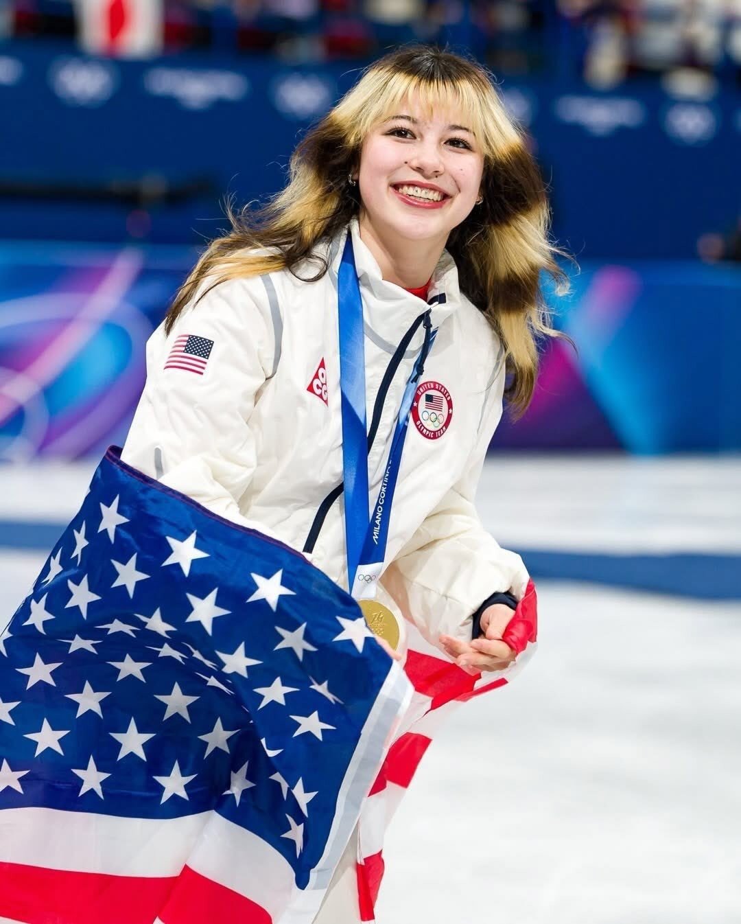 "Thiên thần sân băng" Alysa Liu giành HCV Olympic môn trượt băng. Ảnh: Getty, The New York Times.