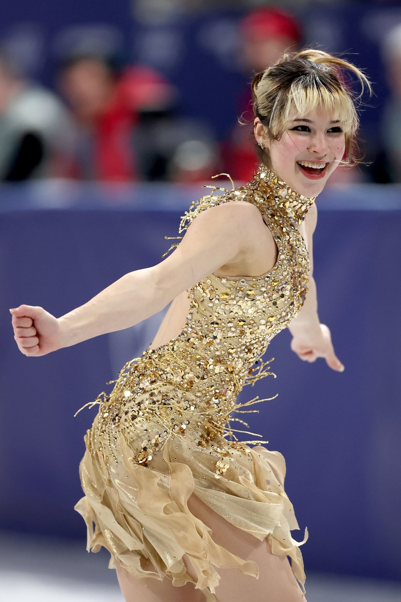 Dung mạo 'thiên thần băng' nổi loạn giúp Mỹ giải cơn khát vàng - 7