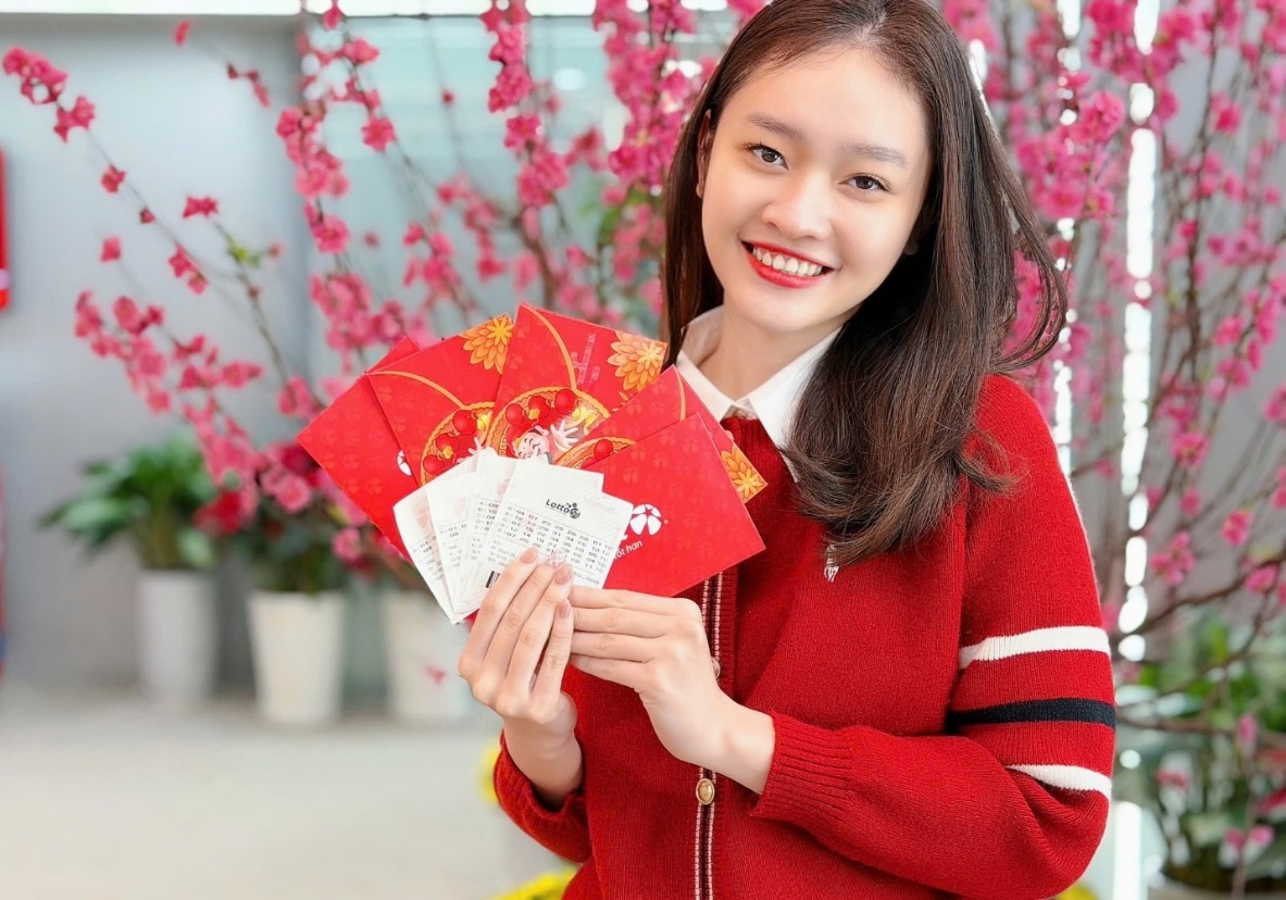 Những tấm vé số thay lời chúc đầu năm dành tặng người thân, bạn bè.