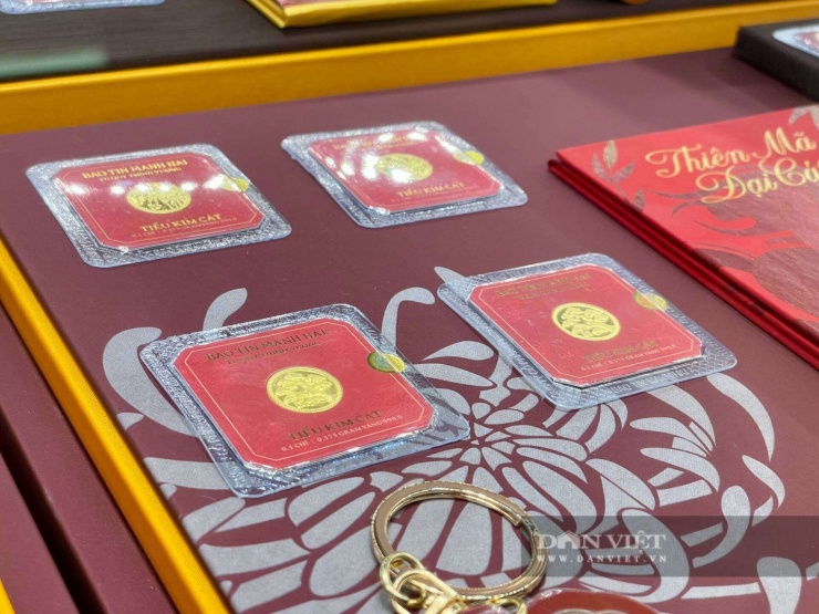 Vàng 0,1 chỉ bán 200 phần mỗi ngày tại TP.HCM. Ảnh: Hồng Phúc