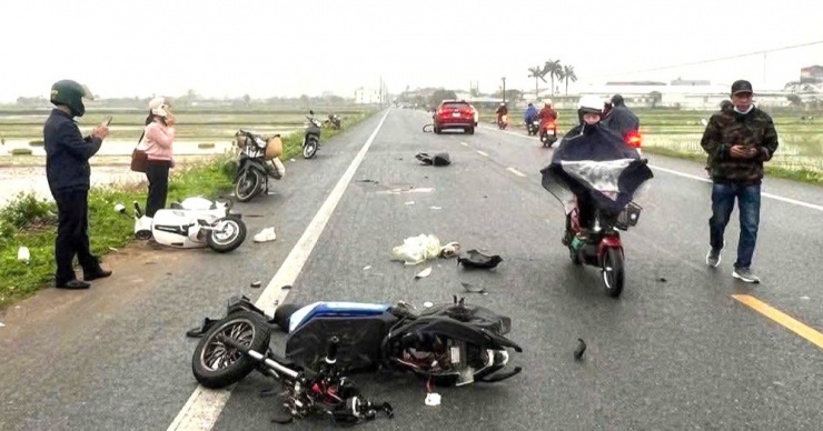 Hiện trường vụ tai nạn giao thông thương tâm khiến 2 học sinh tử vong.