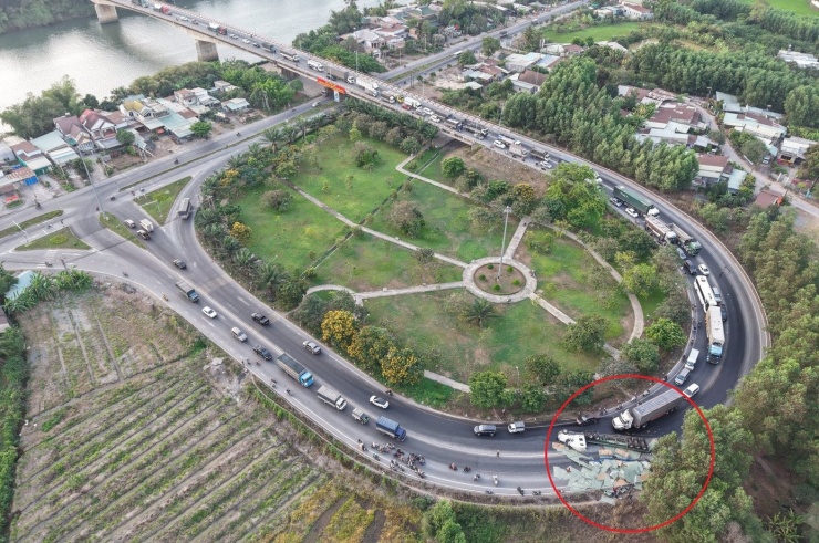 Nơi xảy ra vụ tai nạn được nhiều tài xế ví von là "khúc cua tử thần"