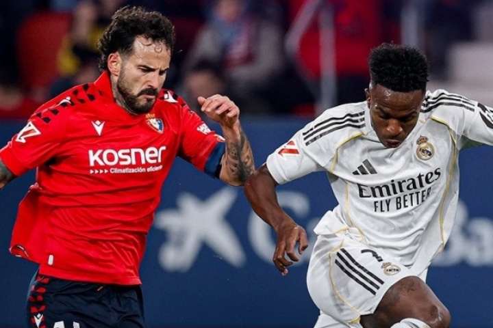 Real Madrid thua đau phút 90, Barca reo vui