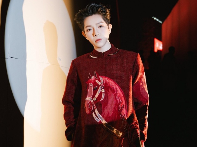 Bộ sưu tập áo dài họa tiết ngựa của Đức Phúc