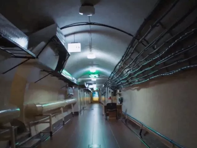 Tổng thống Zelensky hé lộ hầm trú ẩn bí mật bên dưới văn phòng tổng thống Ukraine