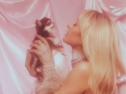 Paris Hilton đón tuổi 45 nóng bỏng bên gia đình nhỏ