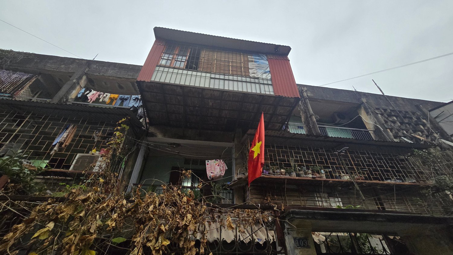 Về phương án bồi thường, chủ sở hữu các căn hộ tầng 1 được bồi thường hệ số K từ 1 đến 2 lần diện tích sử dụng căn hộ được ghi trong Giấy chứng nhận; đối với căn hộ từ tầng 2 trở lên thì chủ sở hữu được bồi thường hệ số k từ 1 - 1,5 lần diện tích ghi trong Giấy chứng nhận.