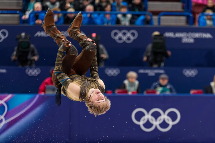 Ilia Malinin, biệt danh “Thần bốn vòng” là ứng viên số một cho HCV trượt băng nam, nhưng liên tục ngã ở phần thi tự do và chỉ xếp thứ 8 chung cuộc. Dù vậy, anh vẫn gây chú ý khi thực hiện cú backflip hợp lệ đầu tiên tại Olympic sau gần nửa thế kỷ.