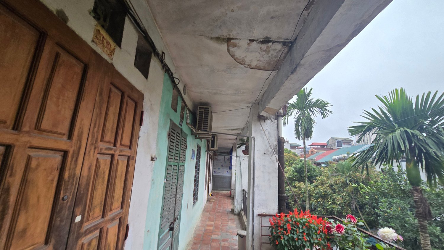 Về phương án bồi thường, chủ sở hữu các căn hộ tầng 1 được bồi thường hệ số K từ 1 đến 2 lần diện tích sử dụng căn hộ được ghi trong Giấy chứng nhận; đối với căn hộ từ tầng 2 trở lên thì chủ sở hữu được bồi thường hệ số k từ 1 - 1,5 lần diện tích ghi trong Giấy chứng nhận.