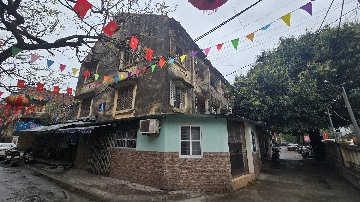 Dự kiến thời gian thực hiện dự án cải tạo, xây mới khu tập thể là 51 tháng. Trong đó, thời gian lựa chọn nhà đầu tư (3 tháng); chuẩn bị đầu tư (6 tháng); thực hiện dự án (bao gồm di dời, phá dỡ và xây dựng lại khu tập thể 3 tầng) là 42 tháng.