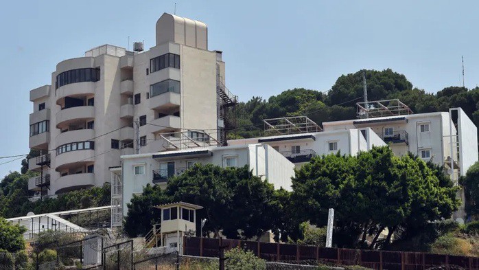 Các nhân viên không thiết yếu đã được rút khỏi đại sứ quán Mỹ tại Beirut. Ảnh: EPA