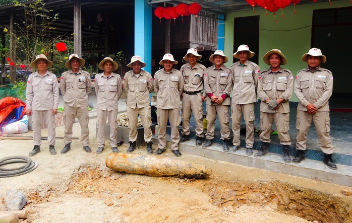 Phát hiện bom MK82 tại Quảng Trị. Ảnh: PeaceTrees Vietnam