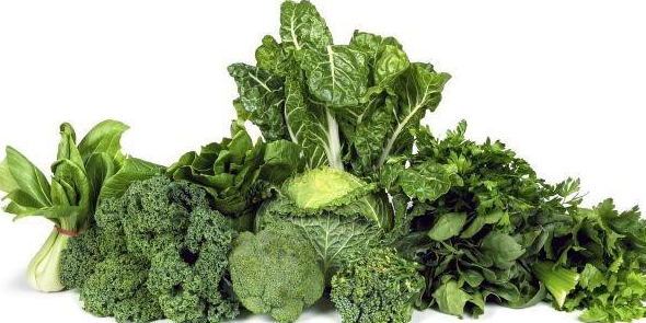 Các loại rau lá xanh giàu diệp lục, hỗ trợ trung hòa độc tố, giảm gánh nặng cho gan.