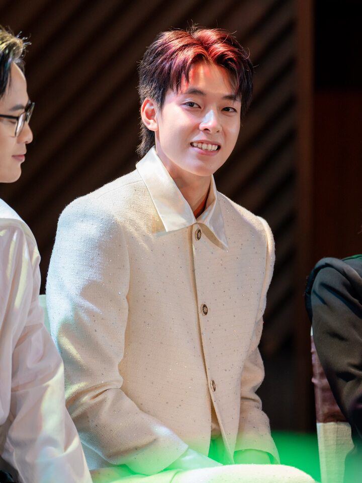 Điều ít biết về mỹ nam cao 1m92 đóng chính phim đang dẫn đầu phòng vé Việt - 9