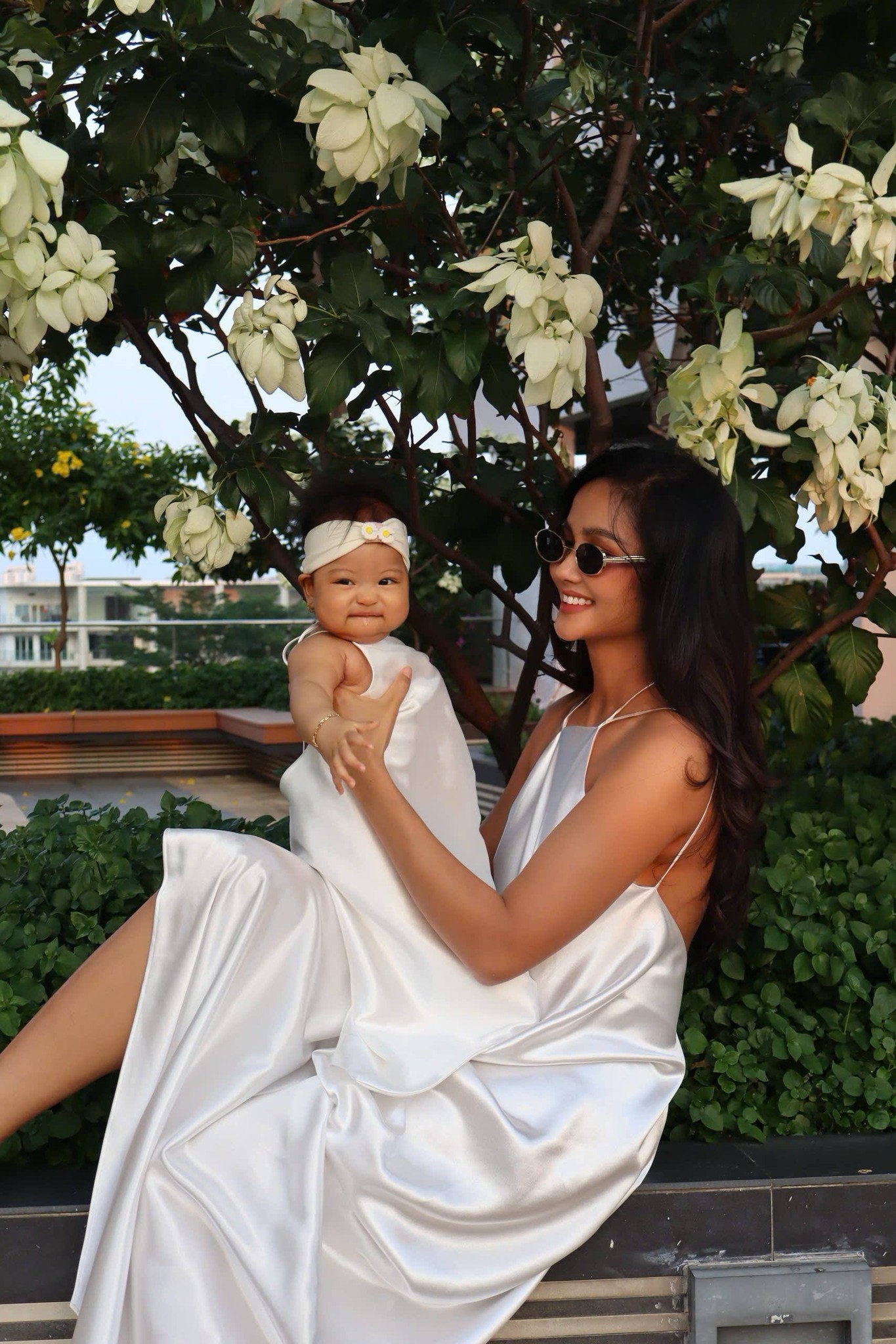 Biểu cảm đáng yêu của con gái H'Hen Niê