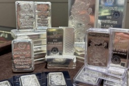 Giá bạc hôm nay (24/2): Thị trường trong nước biến động mạnh, biên độ tăng 1,2 triệu đồng/kg