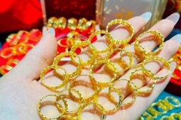 Chốt giá vàng hôm nay ngày 24/2 biến động lạ trước vía Thần Tài