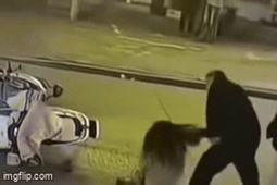 Thiếu nữ bị cặp vợ chồng hành hung bằng gạch sau va chạm giao thông