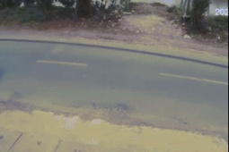 Ô tô lấn làn húc văng xe máy, hiệu trưởng tử vong