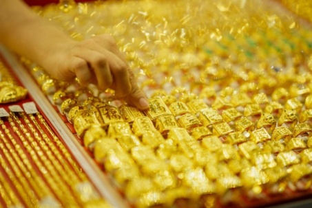 Vàng đảo chiều nhanh sau phán quyết thuế quan, thị trường bước vào sóng mới