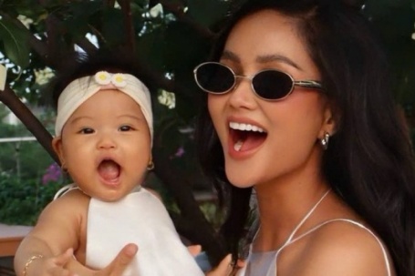 Con gái H'Hen Niê khiến Á hậu Thủy Tiên 'tan chảy'