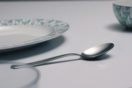 Chiếc thìa xa xỉ Prada khiến Weibo dậy sóng