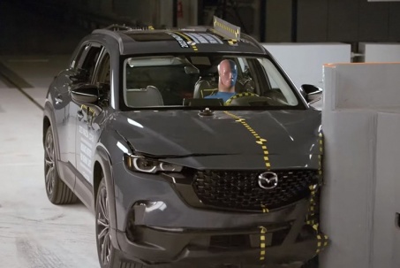 Hãng xe Nhật dẫn đầu bảng xếp hạng an toàn theo tiêu chuẩn mới