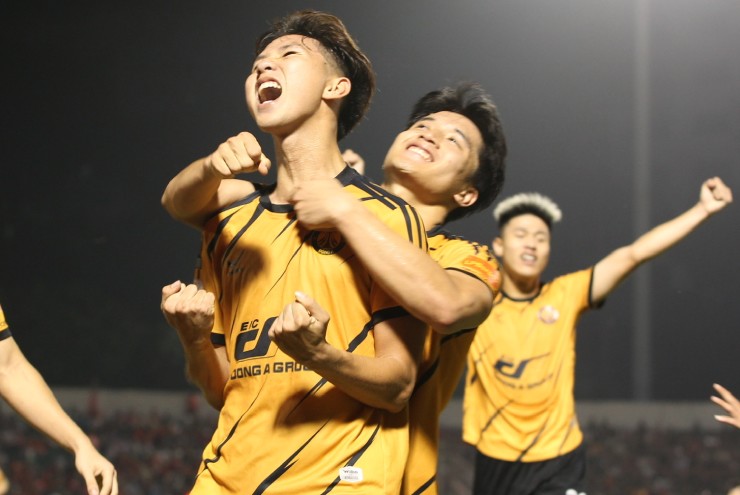 Damoth (số 22) lại ghi bàn cho Thanh Hóa