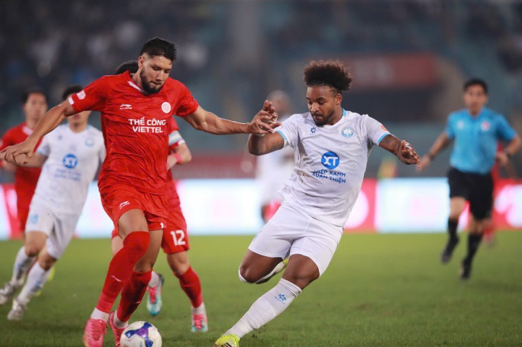 Xuân Sơn bất lực nhìn Nam Định trắng tay