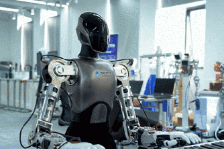 Từ Doraemon đến bàn tay khéo léo đánh piano của robot hình người