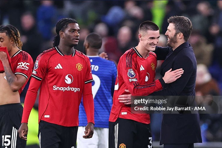 Carrick chia vui với Sesko