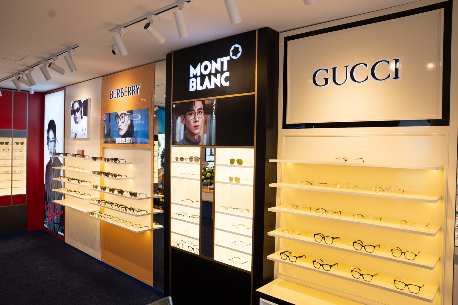 Để duy trì danh mục đồ sộ này, Kính Hải Triều phải đáp ứng nhiều tiêu chuẩn khắt khe mà hãng đưa ra