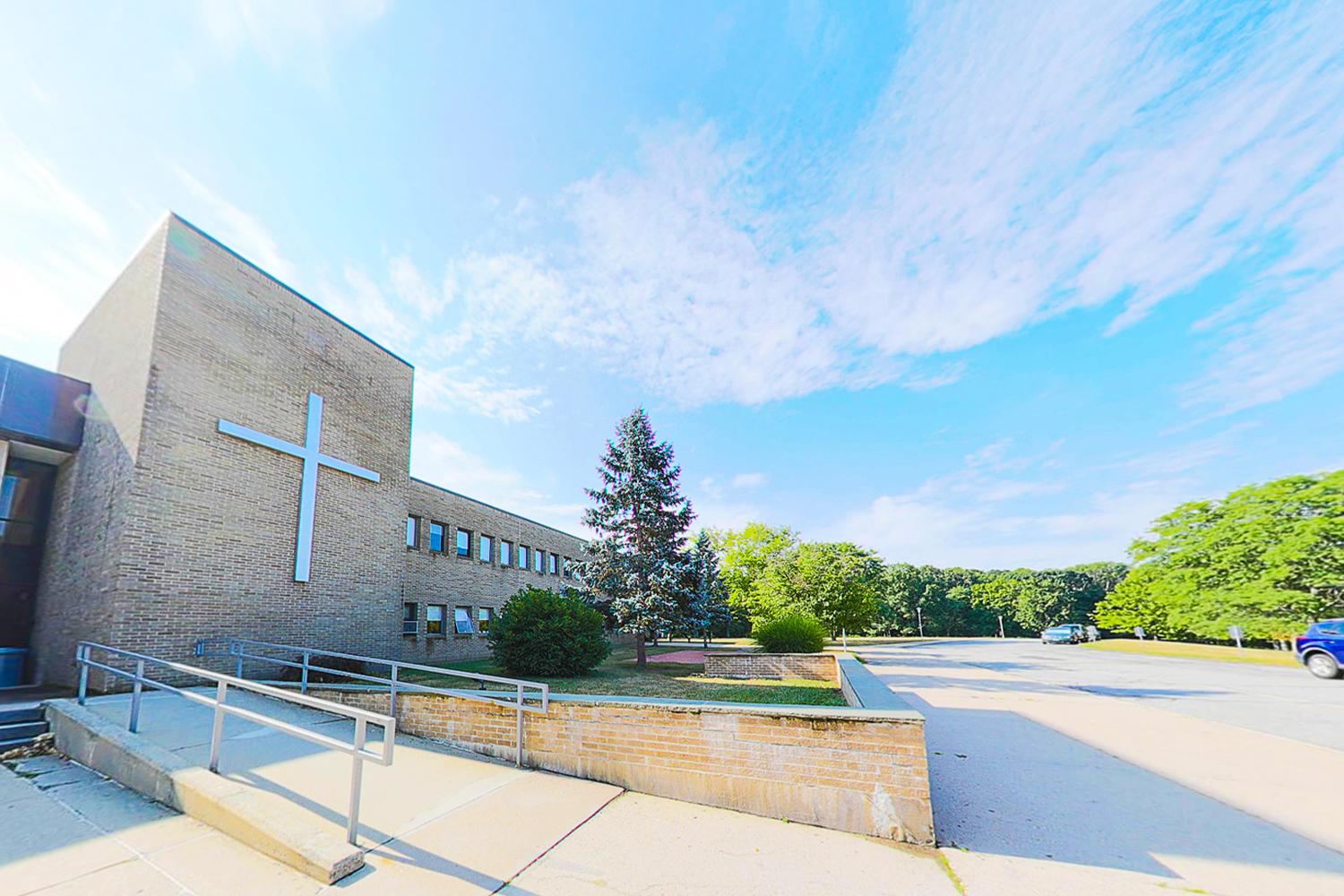 Quán quân sẽ học tại trường Saint Bernard School của tổ chức giáo dục Educatius.