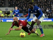 MU trả giá đắt cho chiến thắng Everton, Martinez và Mbeumo chấn thương ra sao?