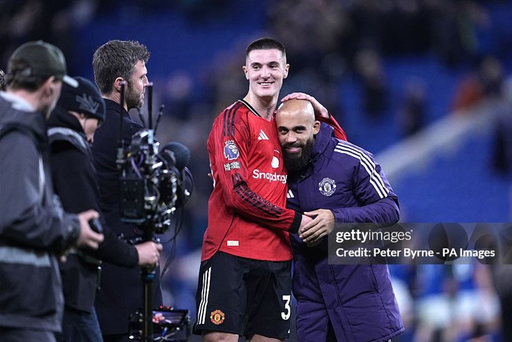 Hàng công của MU chơi hiệu quả