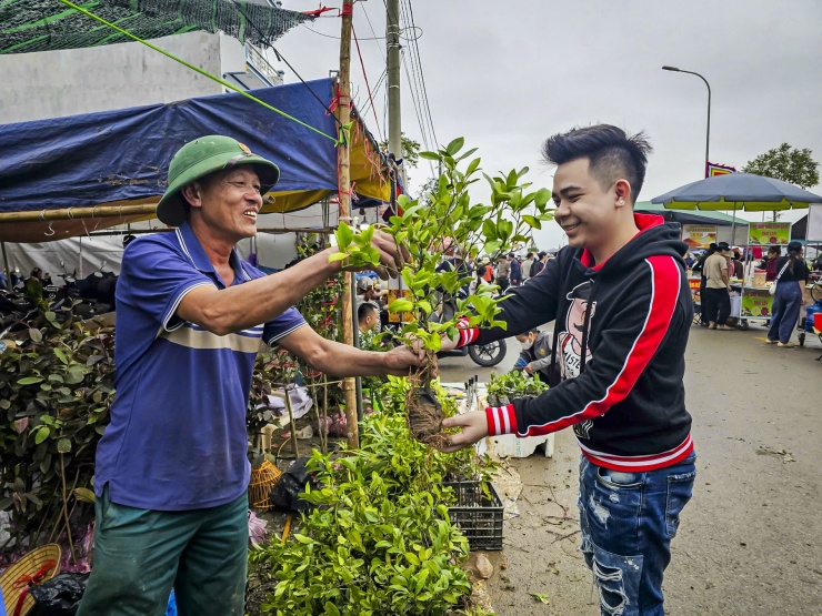 Trắng đêm bán ‘lộc xanh’ ở chợ Viềng Ninh Bình, nông dân thu chục triệu đồng - 3