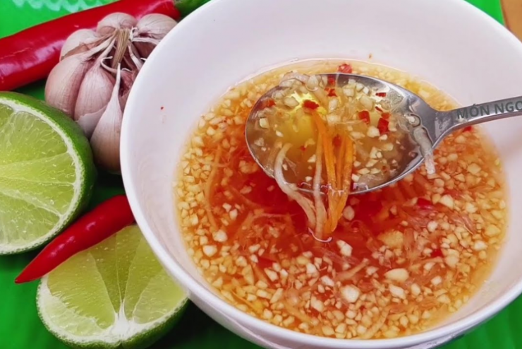 Phương Mỹ Chi mê mẩn món bánh ở chợ quê từng nhiều lần lọt top món ngon nhất thế giới - 5