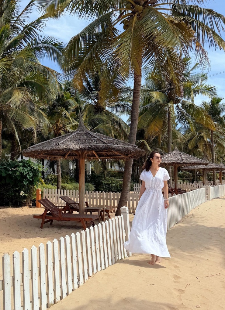 Ảnh sao 25/2: Phi Thanh Vân cùng bạn trai U60 và quý tử đi lễ chùa - 4