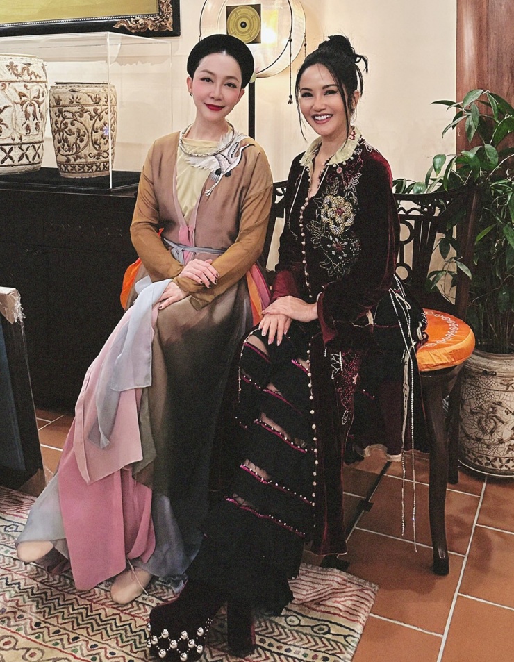 Ảnh sao 25/2: Phi Thanh Vân cùng bạn trai U60 và quý tử đi lễ chùa - 6