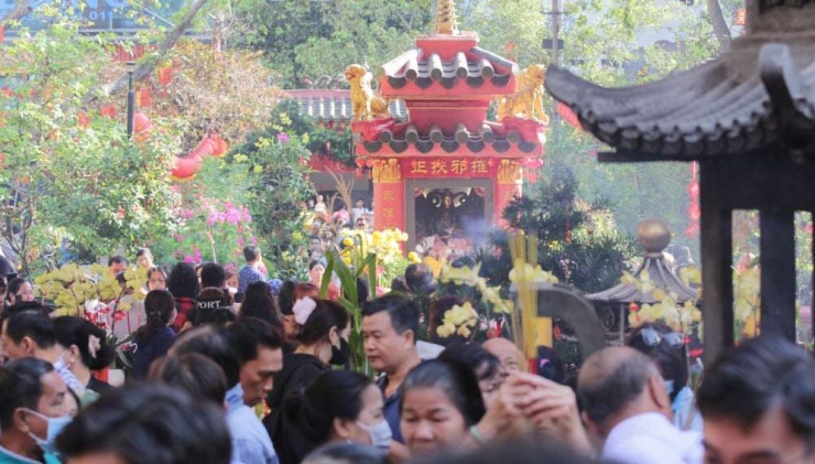 Chùa Ngọc Hoàng được xây dựng để thờ Ngọc Hoàng Thượng đế, tín ngưỡng dân gian Trung Hoa, do một người Hoa gốc Quảng Đông tên là Lưu Minh dựng lên vào cuối thế kỷ 19, đầu thế kỷ 20.&nbsp;Trong chùa, ngoài các tượng Ngọc Hoàng, Thổ địa, Thanh Long đại tướng, Phục Hổ đại tướng, Quan Phu Tử, Văn Xương, Thiên Tướng, Thiên Thần, còn có tượng Phật. Năm 1982, chùa gia nhập Giáo hội Phật giáo Việt Nam. Đến năm 1984, chùa Ngọc Hoàng được đổi tên là Phước Hải Tự.