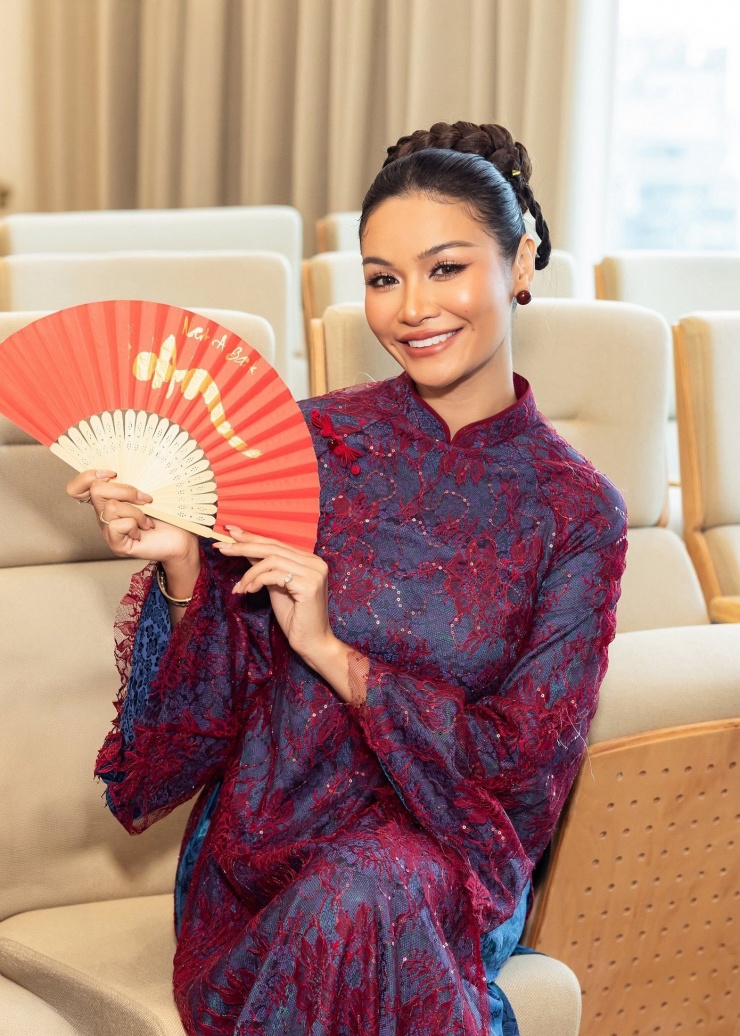 Dàn Hoa - Á hậu hái lộc: Á hậu Mook "nhập gia tùy tục", bất lực vì "đường tài lộc" - 2