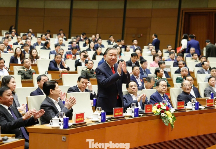 Tổng Bí thư Tô Lâm và các đồng chí lãnh đạo, nguyên lãnh đạo Đảng, Nhà nước dự hội nghị. Ảnh: Như Ý.