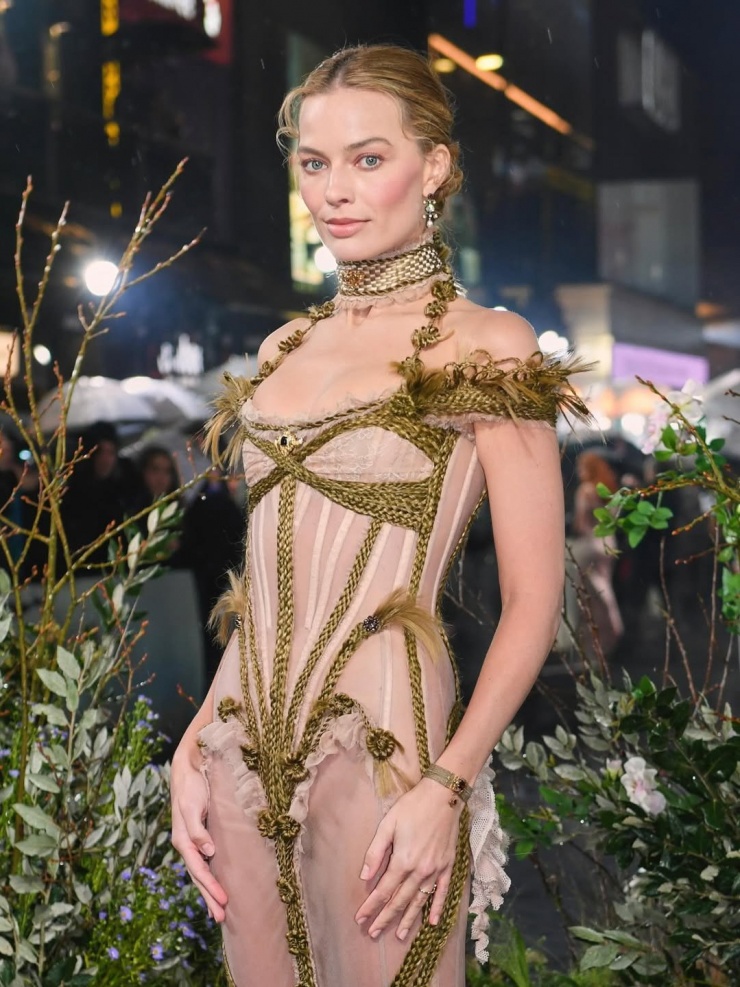 Mỹ nhân đóng loạt cảnh nóng gây sốc trong phim 18+ 'Đồi gió hú' - 4