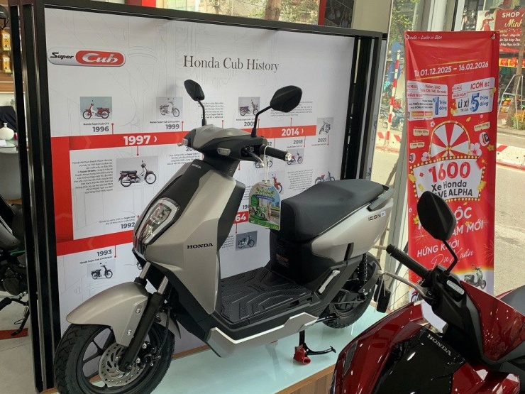 Giá bán của Honda Icon e đã quay về mức đề xuất 26,5 triệu đồng chưa bao gồm pin. Ảnh: Head Kường Ngân. 