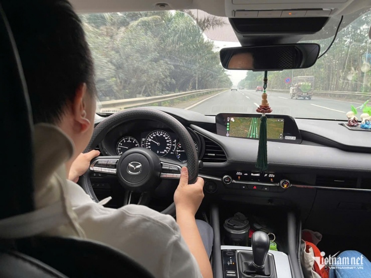 Lái xe trên cao tốc ngày càng phổ biến. Ảnh: Hoàng Hiệp