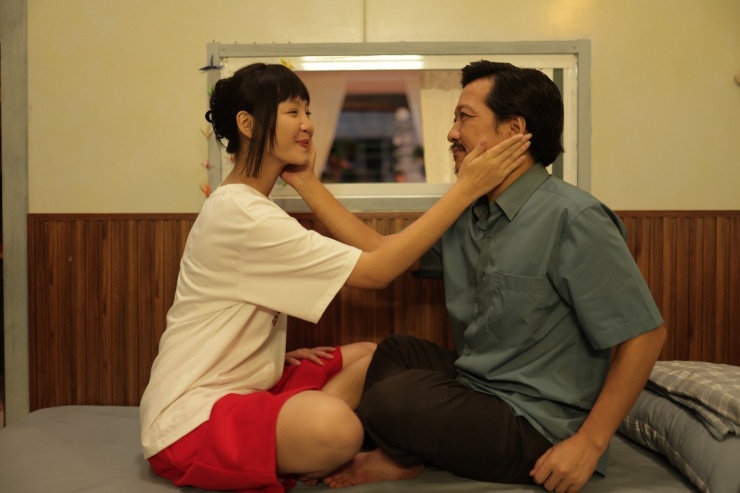 Nhà ba tôi một phòng tụt hạng sau một tuần đứng vị trí thứ hai trên bảng xếp hạng doanh thu ngày.