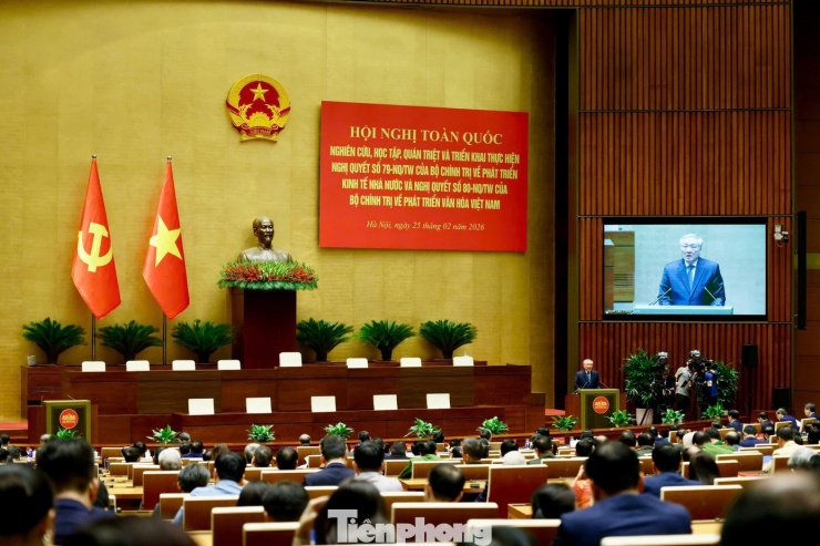 Phó Thủ tướng Nguyễn Hòa Bình trao đổi tại hội nghị. Ảnh: Như Ý.