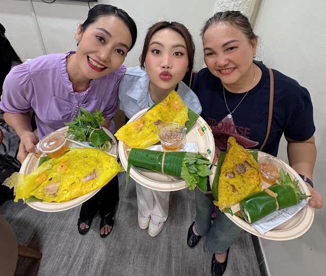 Phương Mỹ Chi mê mẩn món bánh ở chợ quê từng nhiều lần lọt top món ngon nhất thế giới - 1