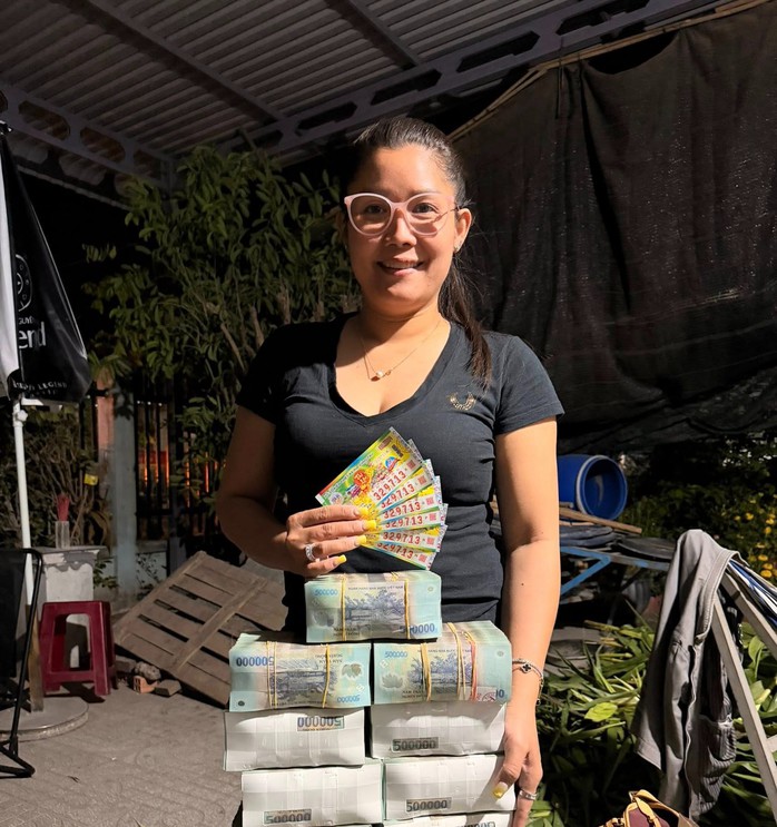 Chị Phương Lan liên tục đổi giải độc đắc trong 3 ngày. Ảnh: ĐLVS Lan Hùng Tú