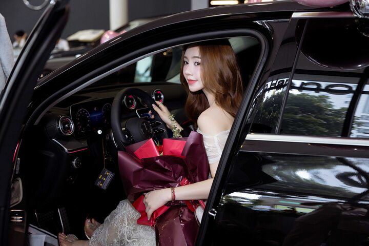 Sau hơn 10 năm vào nghề, Quỳnh Kool có cho mình một vị trí vững trong làng phim truyền hình. Không chỉ là gương mặt quen thuộc trên màn ảnh nhỏ, cô còn là một trong những nữ diễn viên được săn đón tại các sự kiện, quảng cáo cho các nhãn hàng, vì độ nhận diện và lượng người hâm mộ đông đảo.